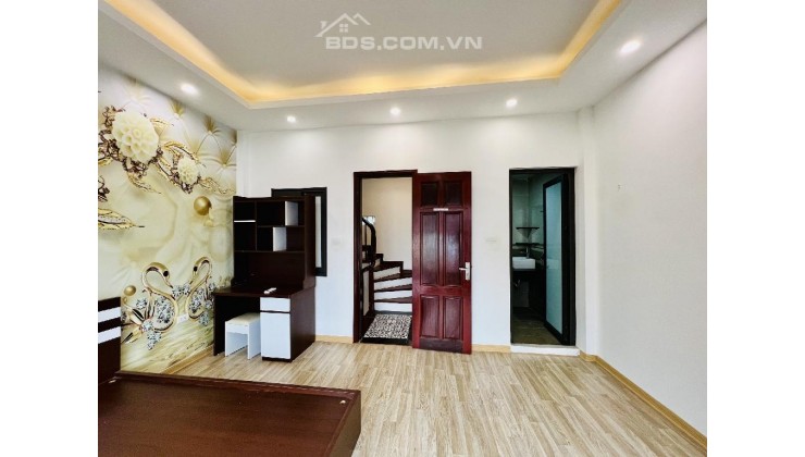 Ô tô vào nhà, cạnh Vinhomes Riverside, ngay chợ Phúc Lợi, nhà có lộc, chủ mua nhà to hơn